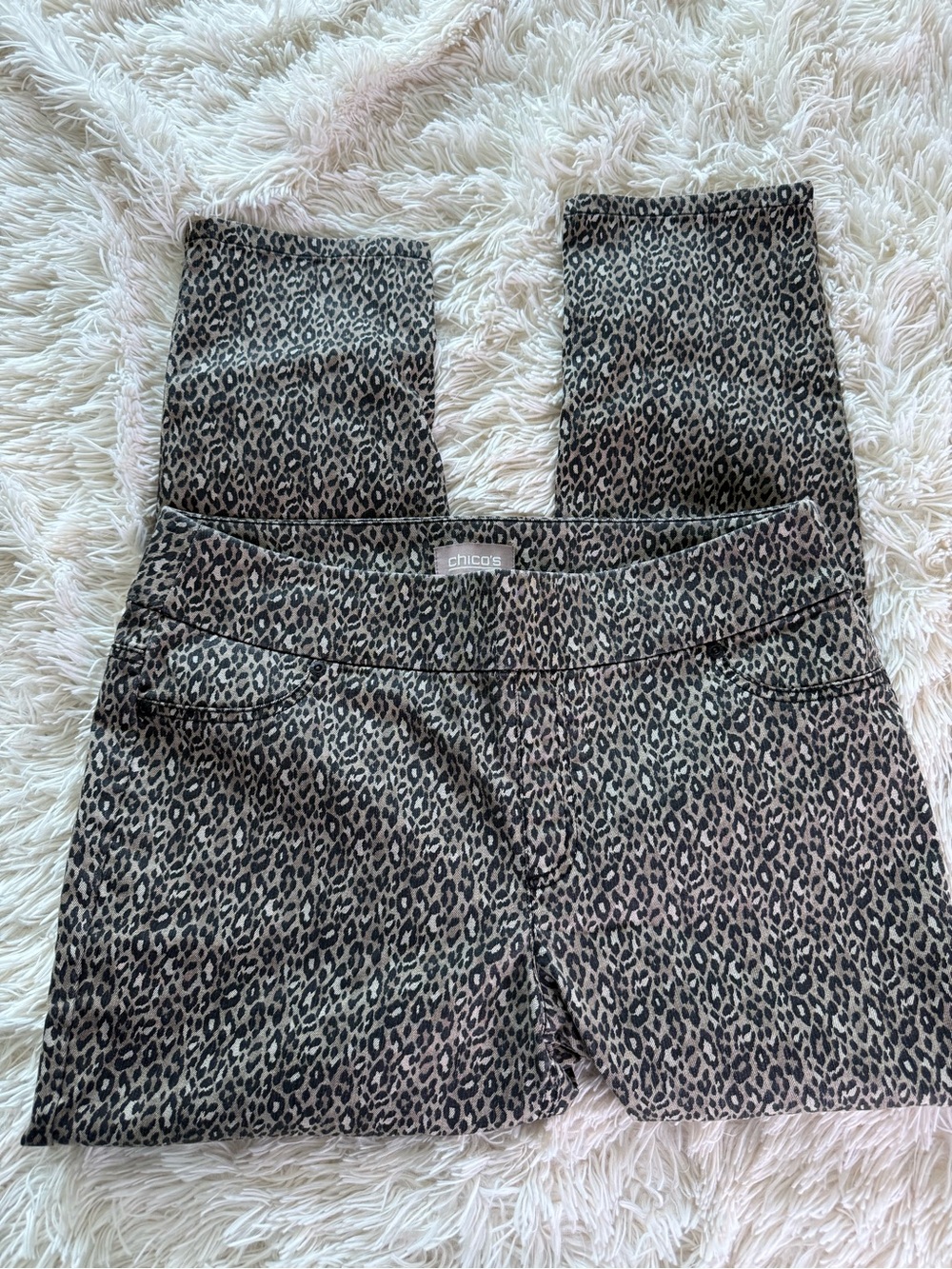Chicos Leopard Print Pull On Ankle Pant Size 10/1.5